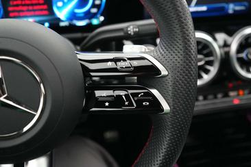 Mercedes EQA 300 4MATIC — photo 30