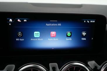 Mercedes EQA 300 4MATIC — photo 31