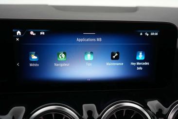 Mercedes EQA 300 4MATIC — photo 32