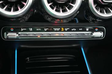 Mercedes EQA 300 4MATIC — photo 35