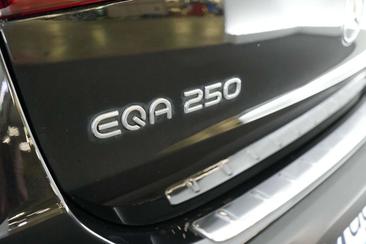 Mercedes EQA 250 — photo 30