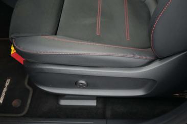 Mercedes EQA 300 4MATIC — photo 42