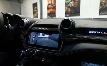 Ferrari GTC4Lusso T — photo 9