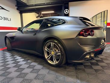 Ferrari GTC4Lusso — photo 19