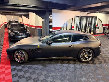 Ferrari GTC4Lusso — photo 27
