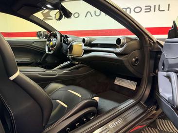 Ferrari GTC4Lusso — photo 30