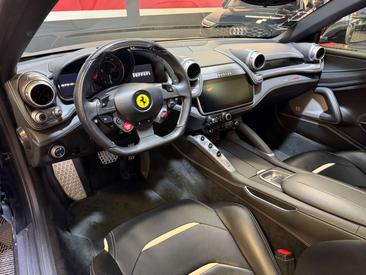 Ferrari GTC4Lusso — photo 37