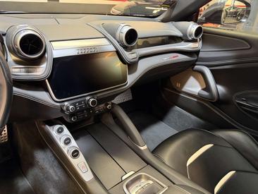 Ferrari GTC4Lusso — photo 43