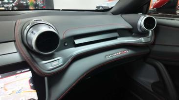 Ferrari GTC4Lusso — photo 42
