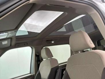 Volkswagen Multivan Van EHybrid 4MOTION — photo 9