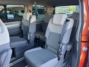 Volkswagen Multivan Van 2.0 TDI — photo 9