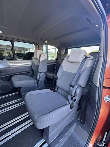 Volkswagen Multivan Van 2.0 TDI — photo 15
