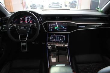 Audi RS7 — photo 10