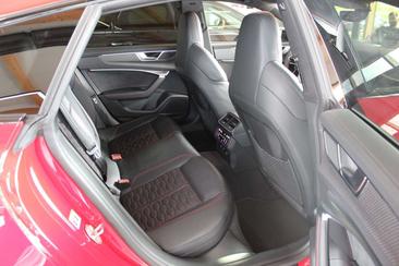Audi RS7 — photo 13