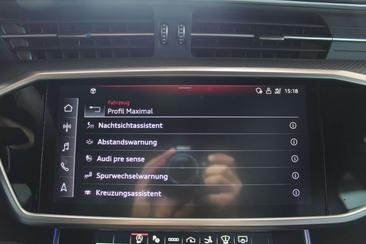 Audi RS7 — photo 24