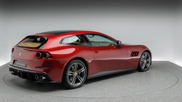 Ferrari GTC4Lusso — photo 3