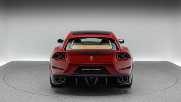Ferrari GTC4Lusso — photo 4