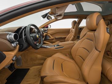 Ferrari GTC4Lusso — photo 15