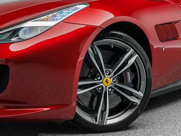 Ferrari GTC4Lusso — photo 18