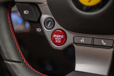 Ferrari GTC4Lusso T — photo 10