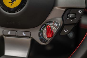 Ferrari GTC4Lusso T — photo 11