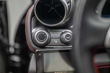 Ferrari GTC4Lusso T — photo 15