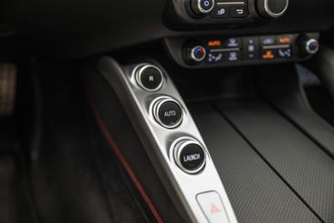 Ferrari GTC4Lusso T — photo 16