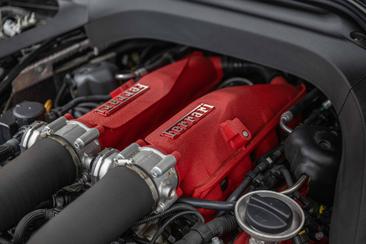 Ferrari GTC4Lusso T — photo 23