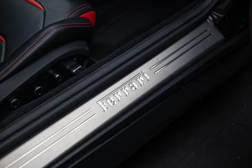 Ferrari GTC4Lusso T — photo 26