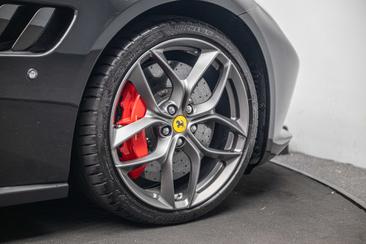 Ferrari GTC4Lusso T — photo 37