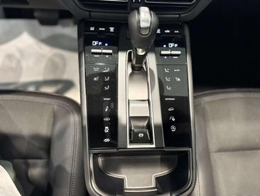 Porsche Macan Base — photo 10