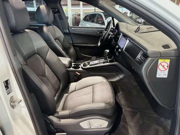 Porsche Macan Base — photo 11