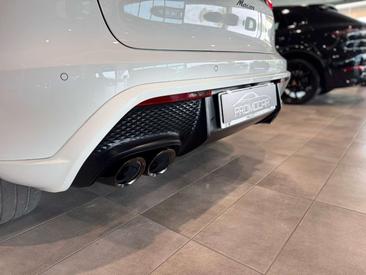 Porsche Macan Base — photo 17