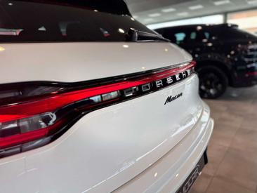 Porsche Macan Base — photo 18