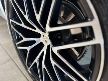 Porsche Macan Base — photo 24