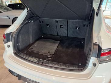 Porsche Macan Base — photo 27