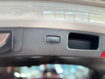 Porsche Macan Base — photo 28