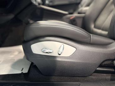 Porsche Macan Base — photo 29