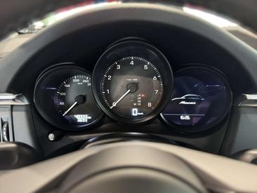 Porsche Macan Base — photo 31