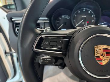 Porsche Macan Base — photo 32