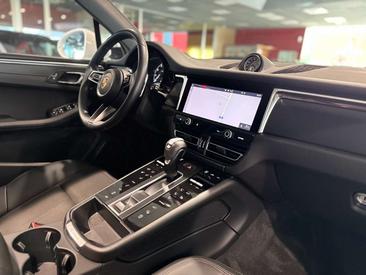Porsche Macan Base — photo 48