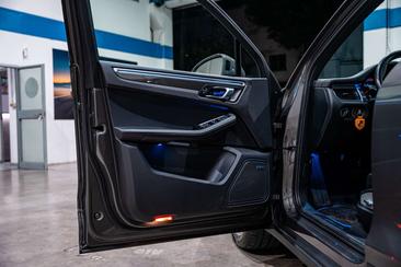 Porsche Macan Base — photo 8