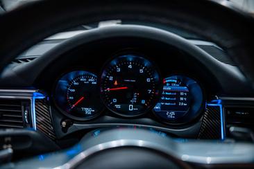 Porsche Macan Base — photo 11