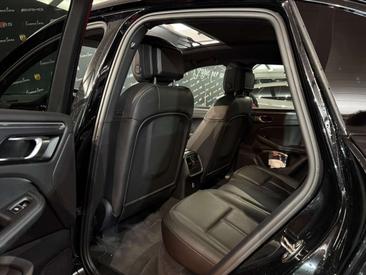 Porsche Macan Base — photo 13