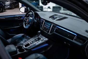 Porsche Macan Base — photo 16