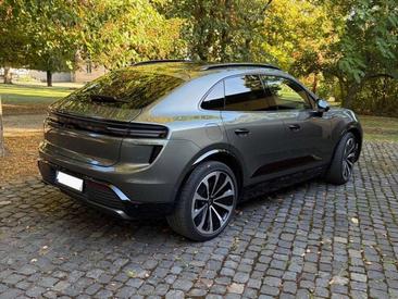 Porsche Macan Turbo Electric — photo 7