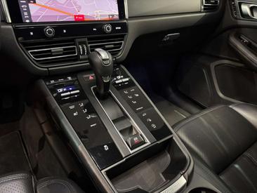 Porsche Macan Base — photo 18