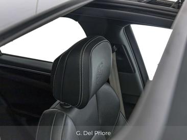 Porsche Macan Base — photo 24