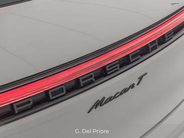 Porsche Macan Base — photo 25