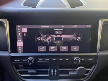 Porsche Macan Base — photo 19